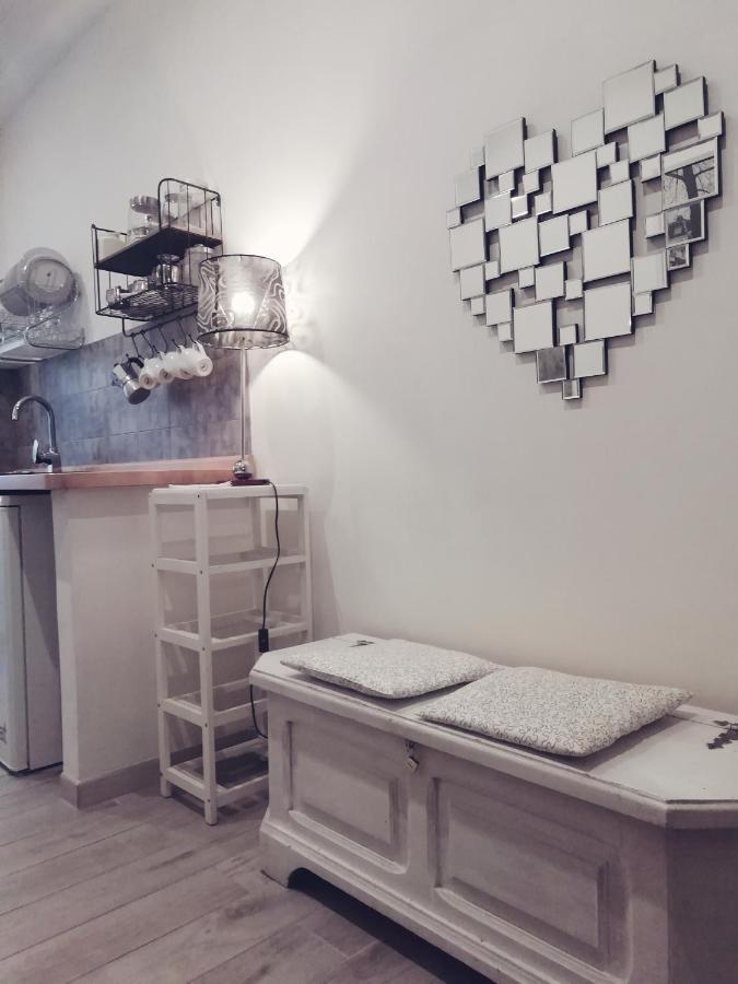 Apartment White *