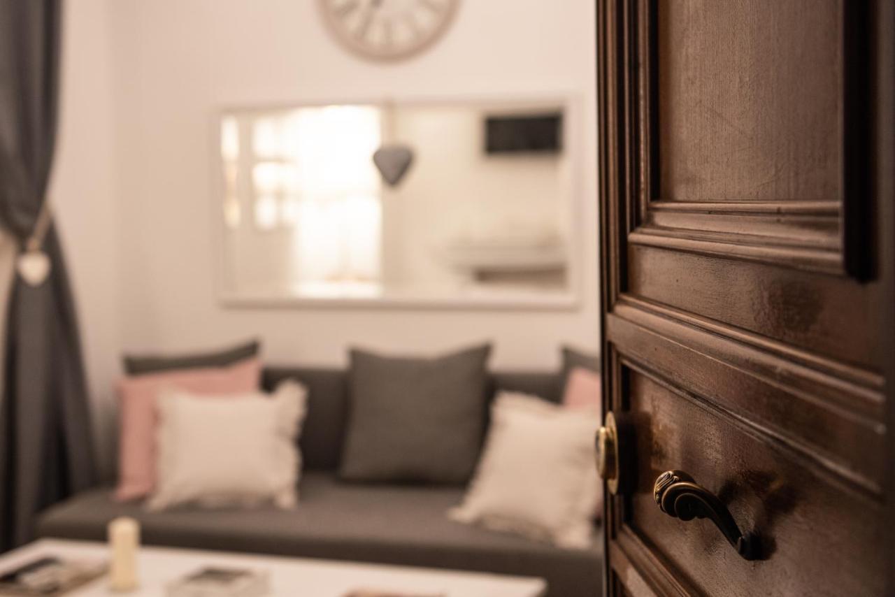 Sweet Arco Farnese Apartment