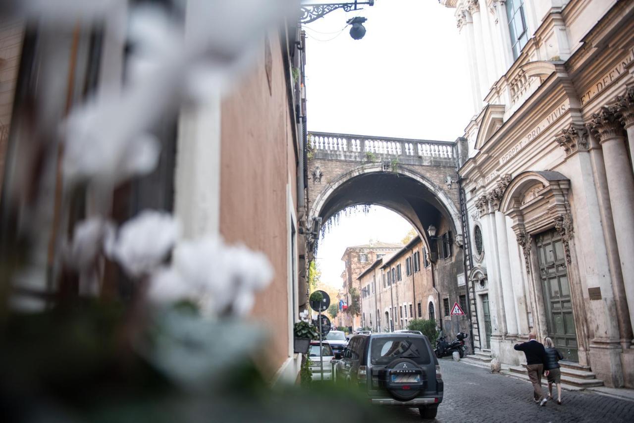 Sweet Arco Farnese Apartment