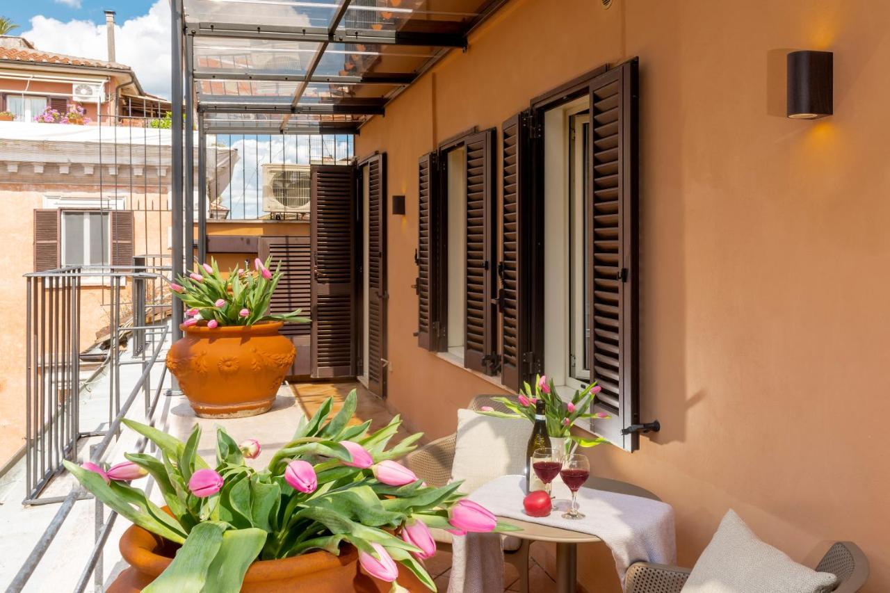 Lovely Spanish Steps With Balcony Apartment