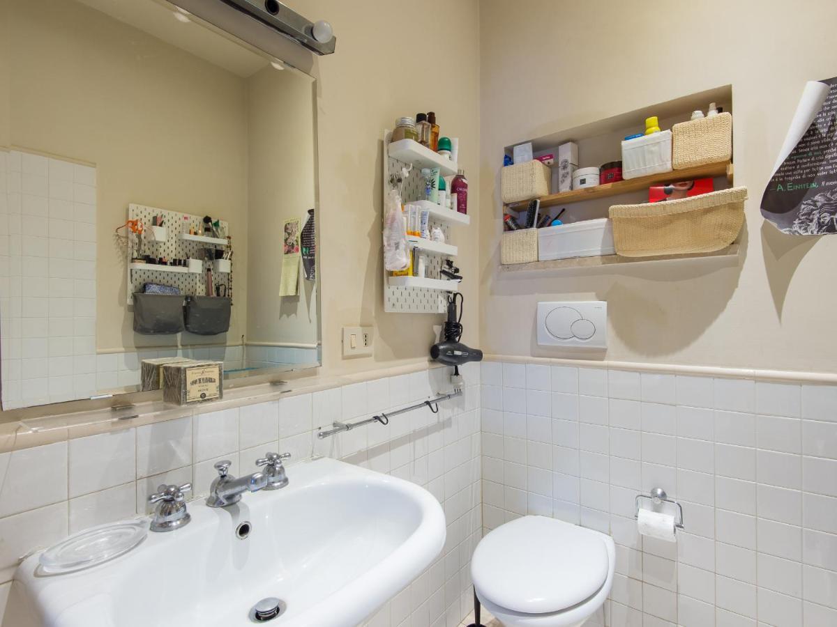 Apartment Coronari Enchanting Two Bedroom Rome