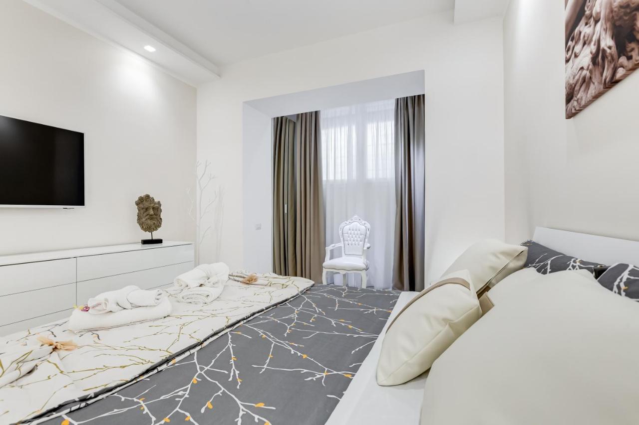 Bmga L The White Crown In Testaccio Roma