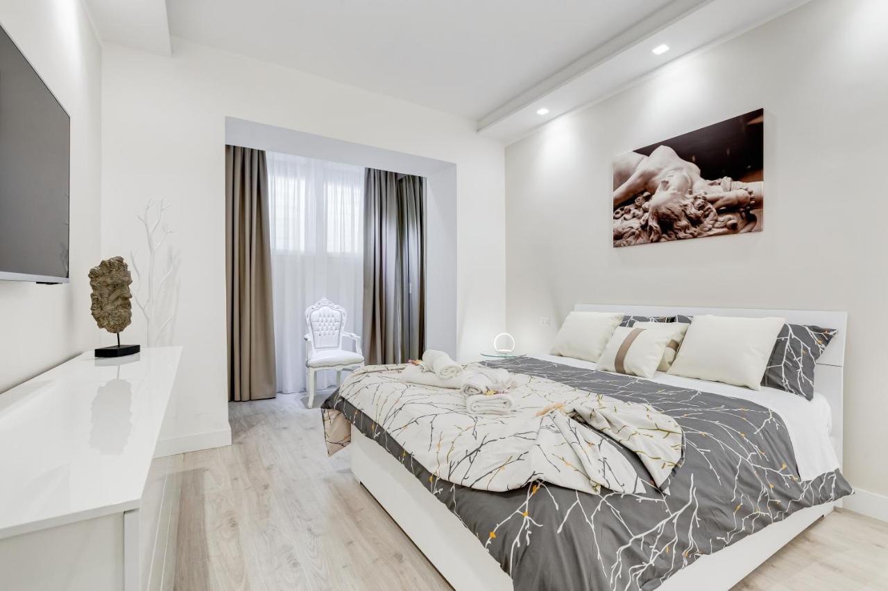 Bmga L The White Crown In Testaccio