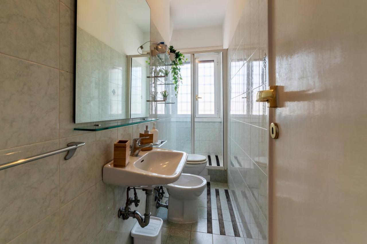Roomy And Bright With Terrace Apartment Rome