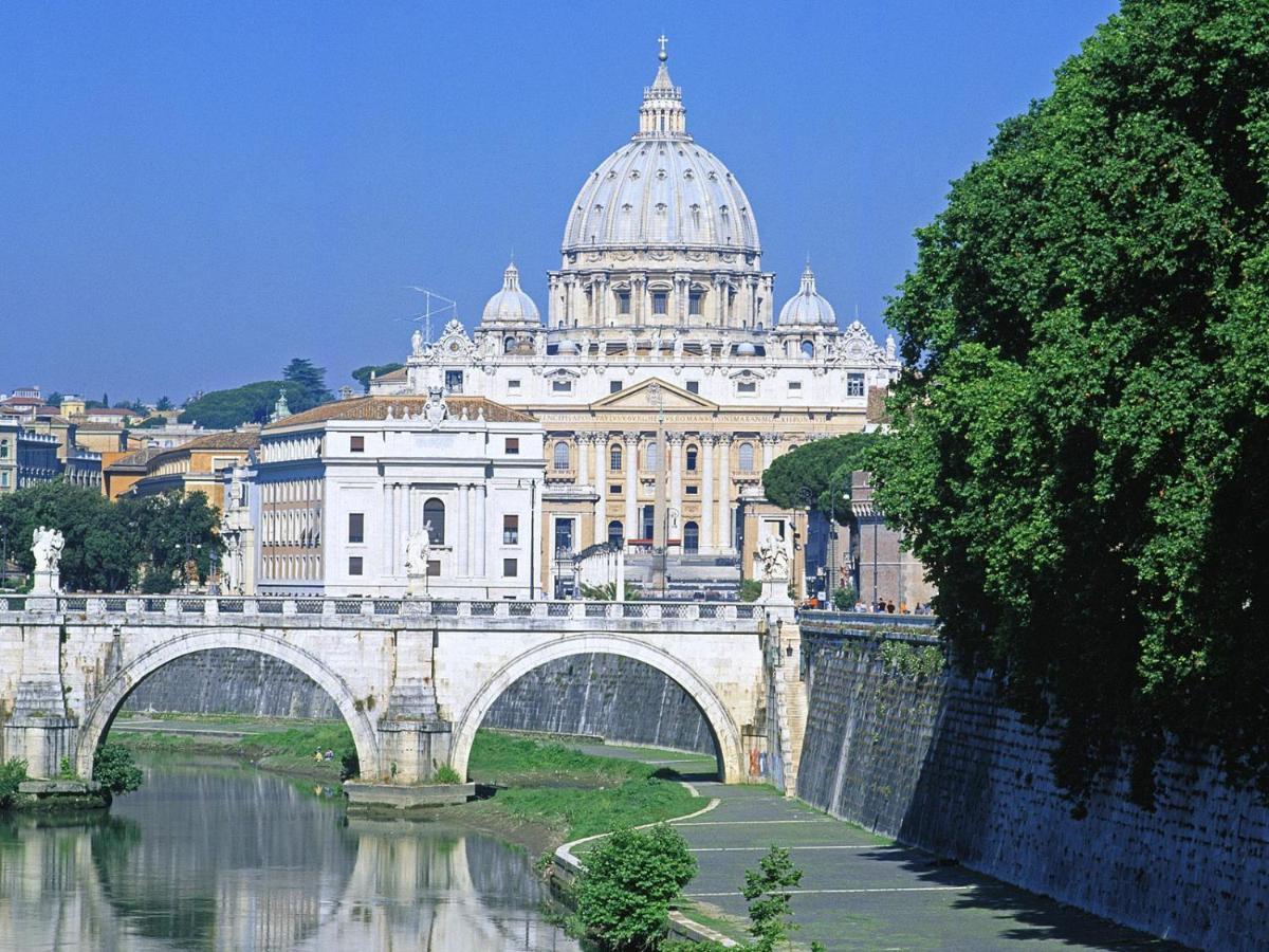 Apartment near VATICAN AND OSPEDALE PEDIATRICO BAMBINO GESÙ GARAGE INCLUDED IN THE PRICE Appartamento *