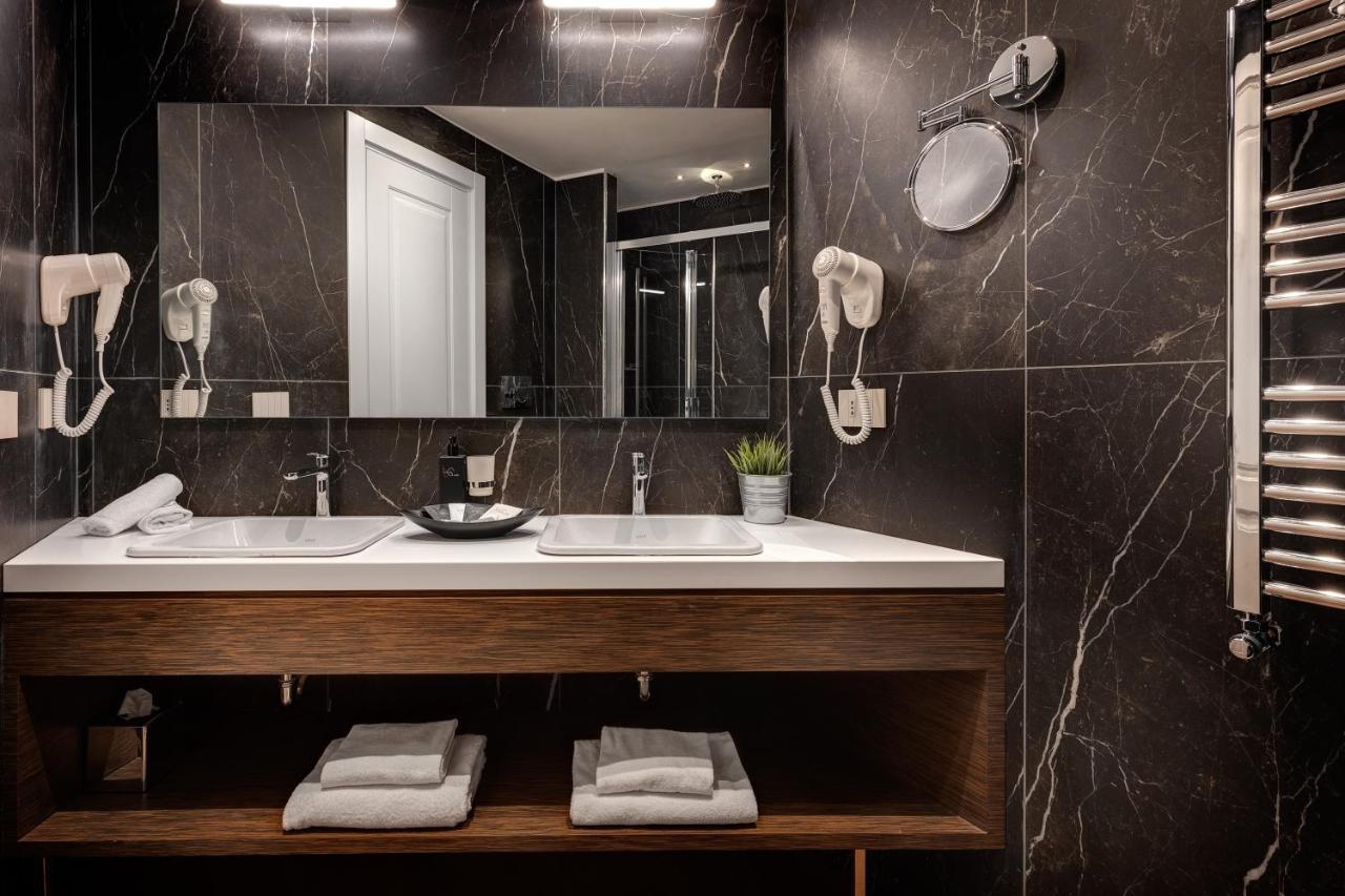 Art - Gruppo Trevi Hotel Rome