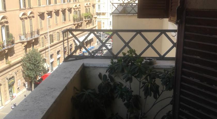 The Pope's Window 2* Rome