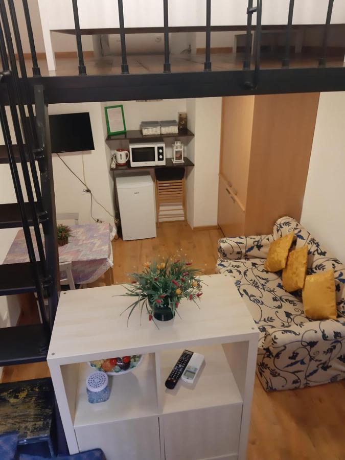 Apartment Casa Trevi 11 *