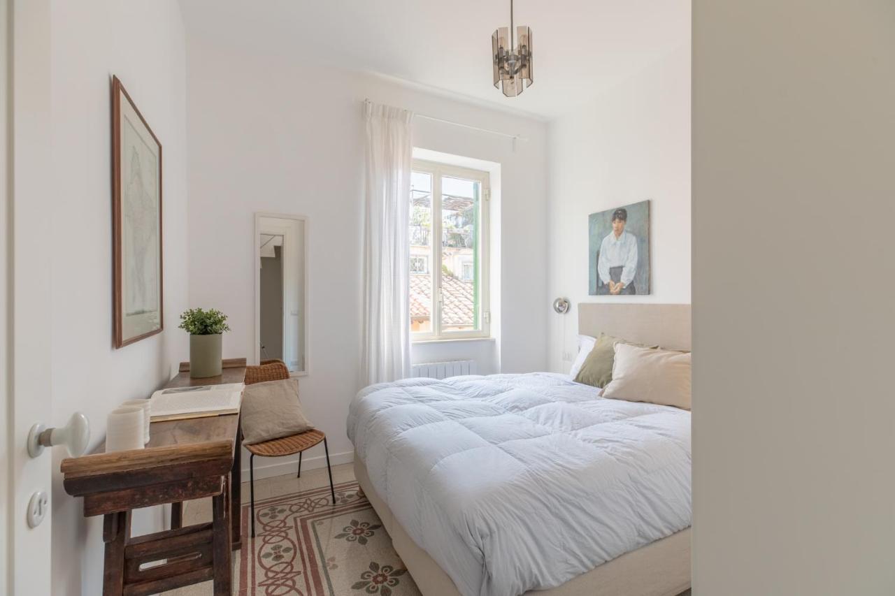 Iflat Lovely With View On Pope Window Apartment