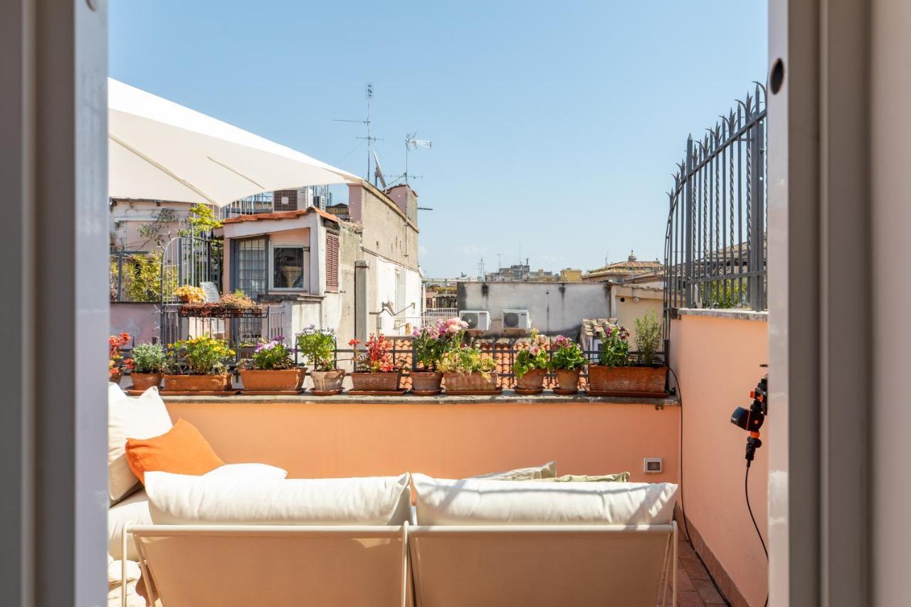 Apartment Iflat Lovely With View On Pope Window