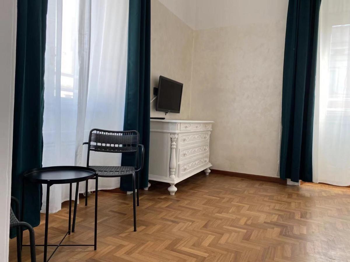 Cavour 44616 Rome