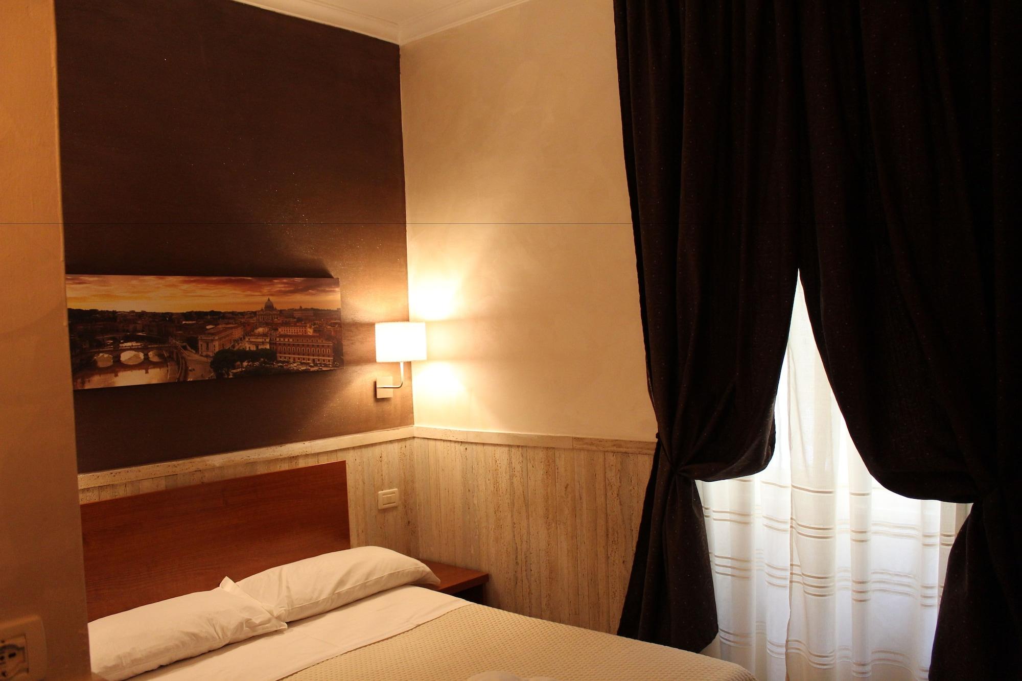 Pyramid Hotel 3*