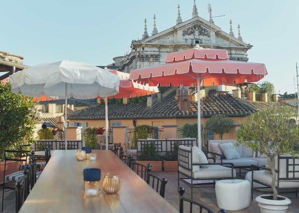 9hotel Cesari