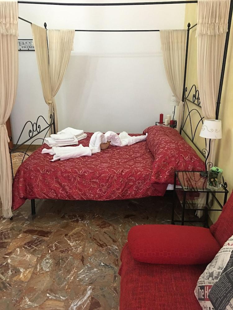 Bed & Breakfast Damiani & Sister Guesthouse 2*