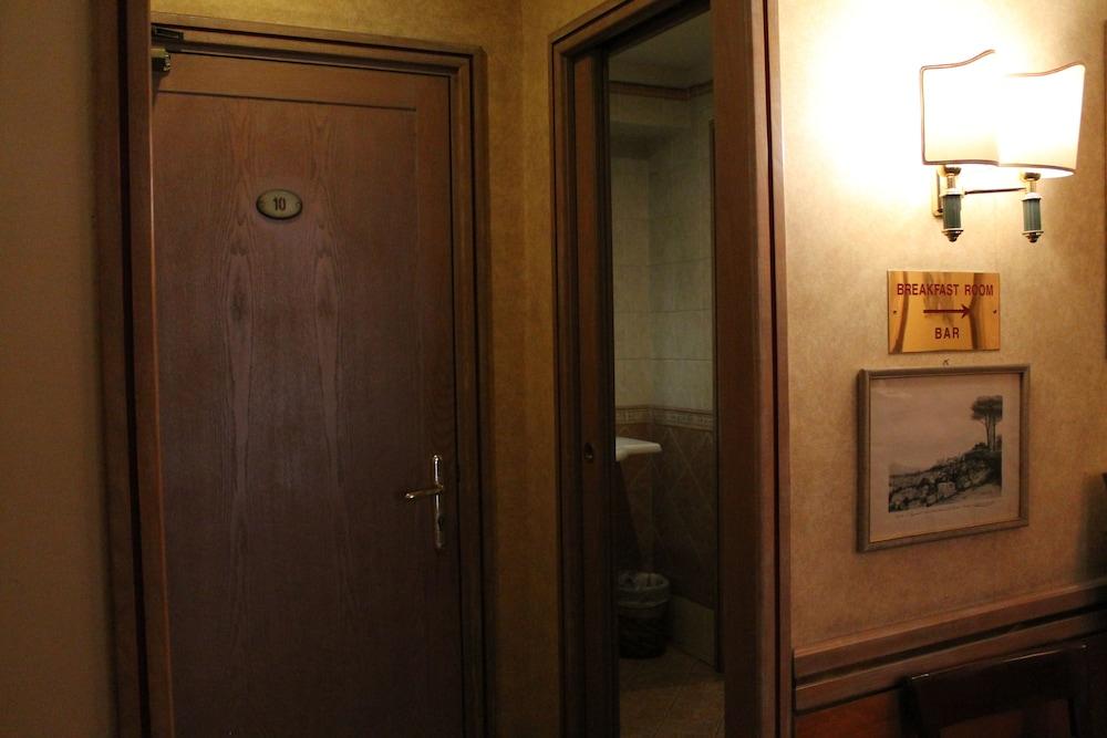 Hotel Pomezia Rome