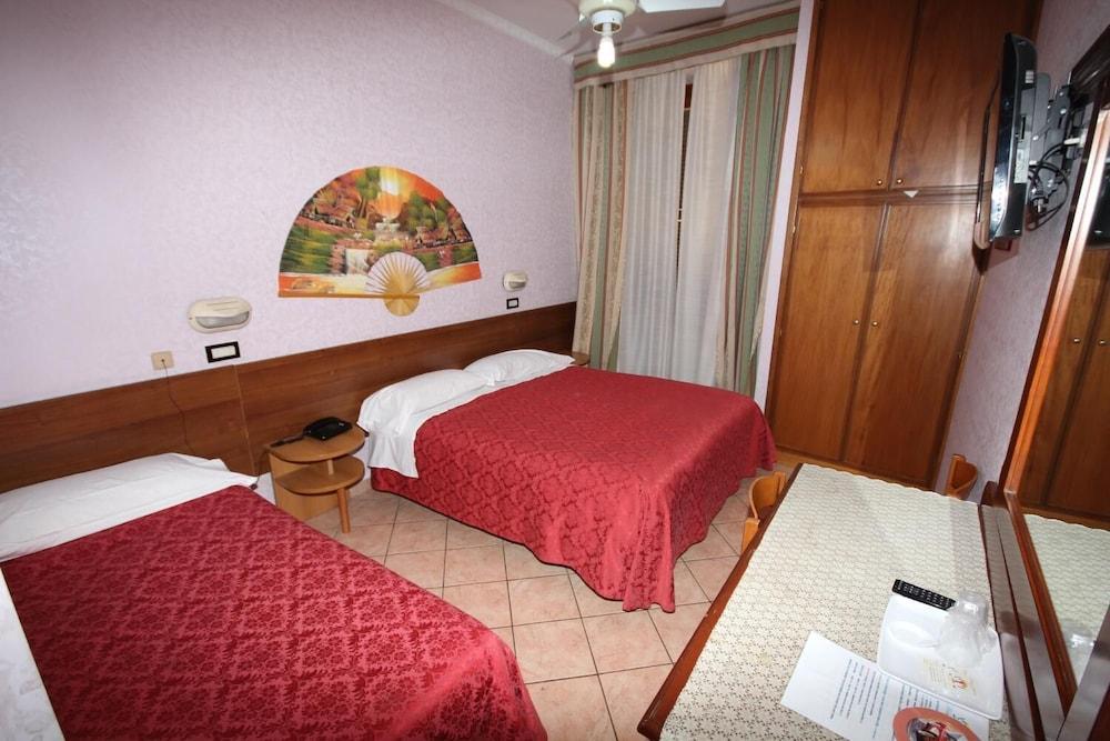 Hotel Marisa 3*