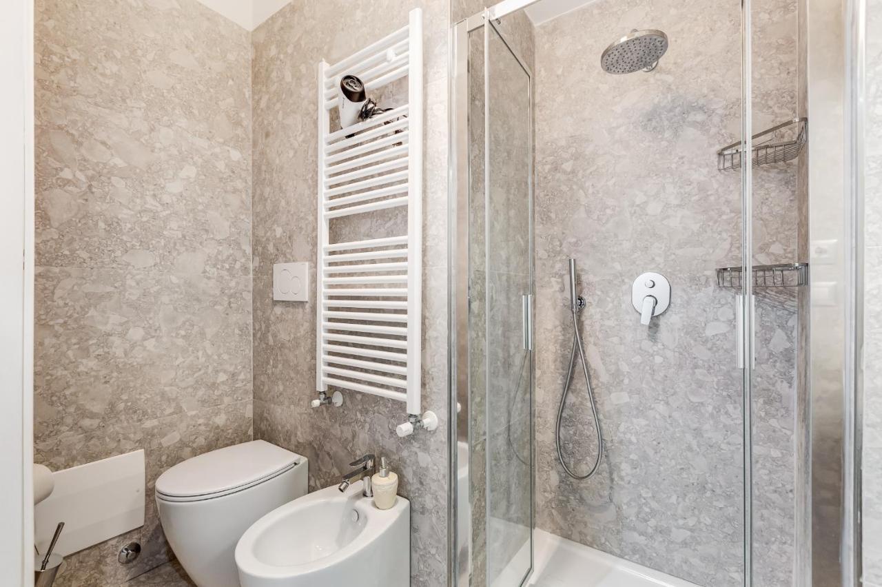 Trevi Fountain - Shabby - Romedreamhome *