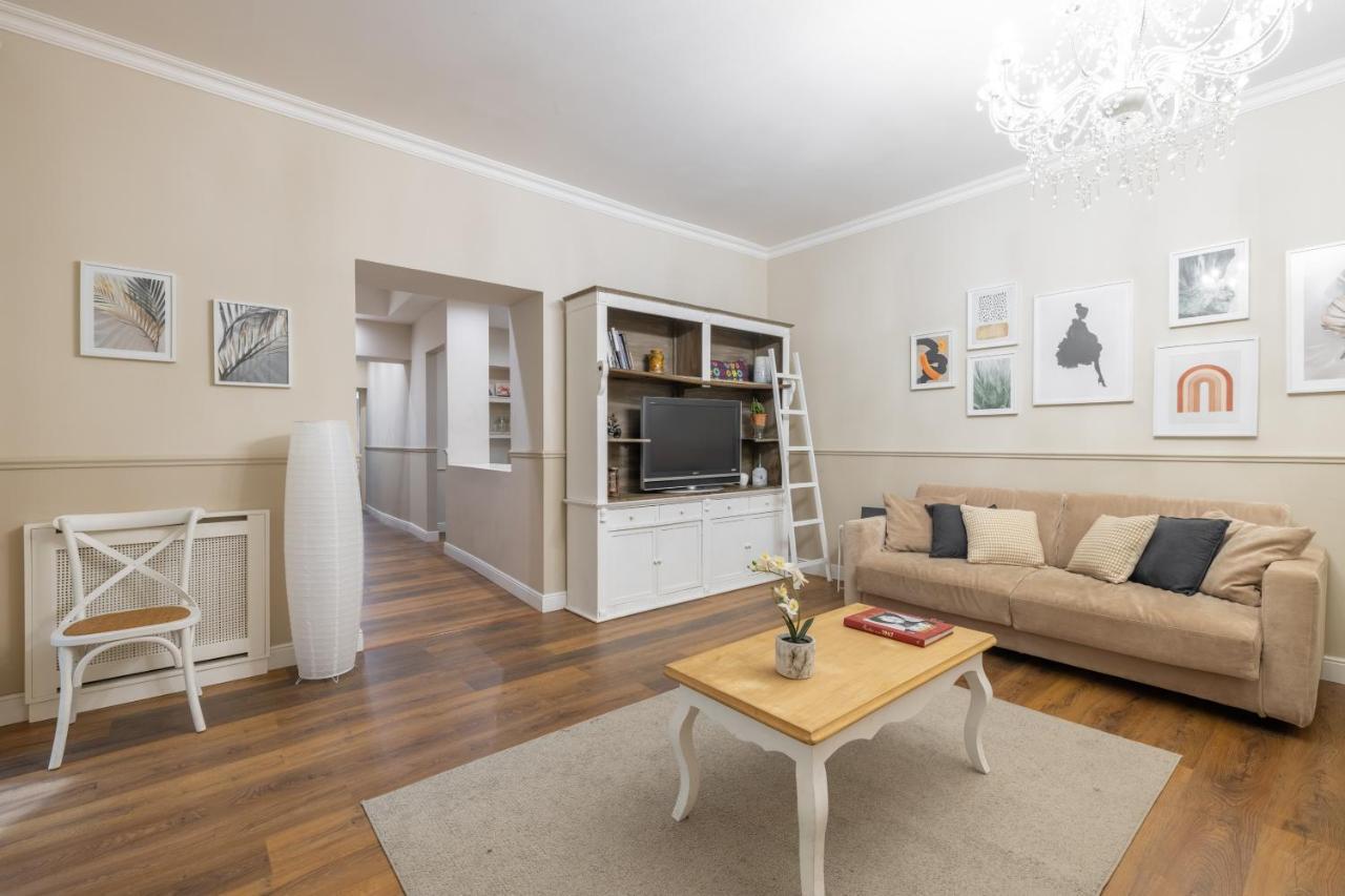 Charming With Patio A Few Steps From Colosseum Apartment