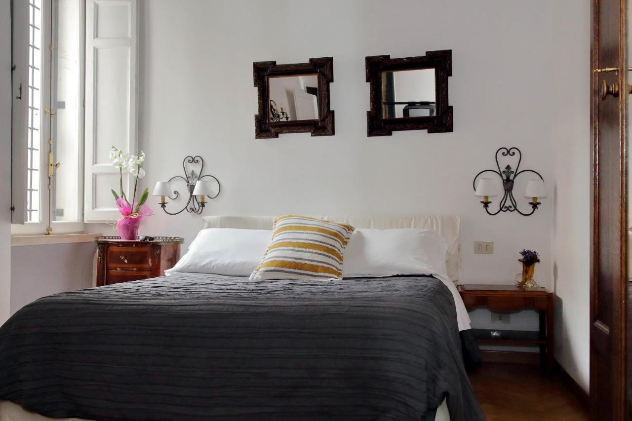 Elegant And Calm In Campo Dei Fiori Apartment