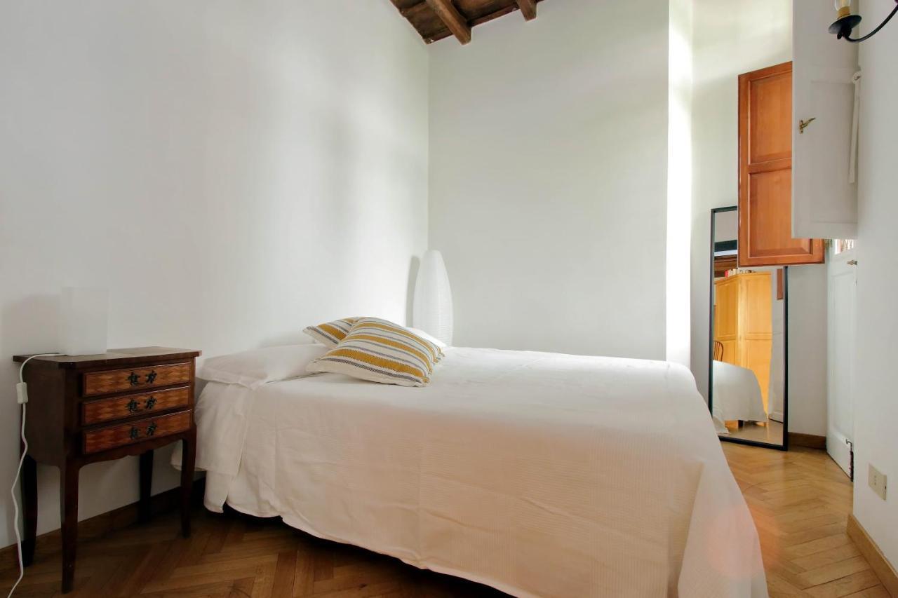 Elegant And Calm In Campo Dei Fiori Apartment