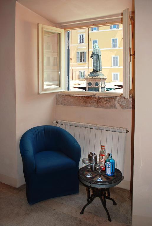 Piazza Farnese Rome