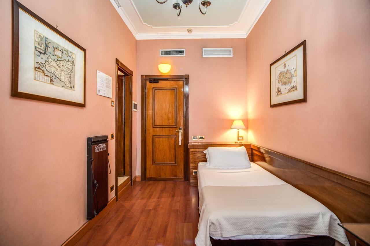 Della Torre Argentina 3* Rome