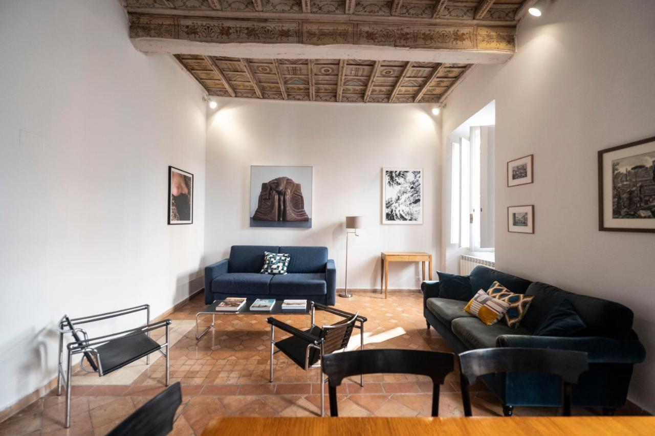 Artsy And Elegant Near Pantheon Rome