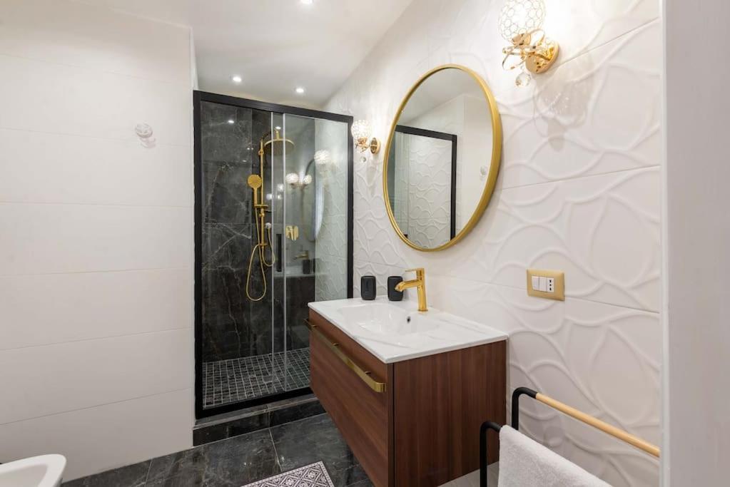 Appartamento Colosseum 10steps Away, Marco Aurelio Luxury House *