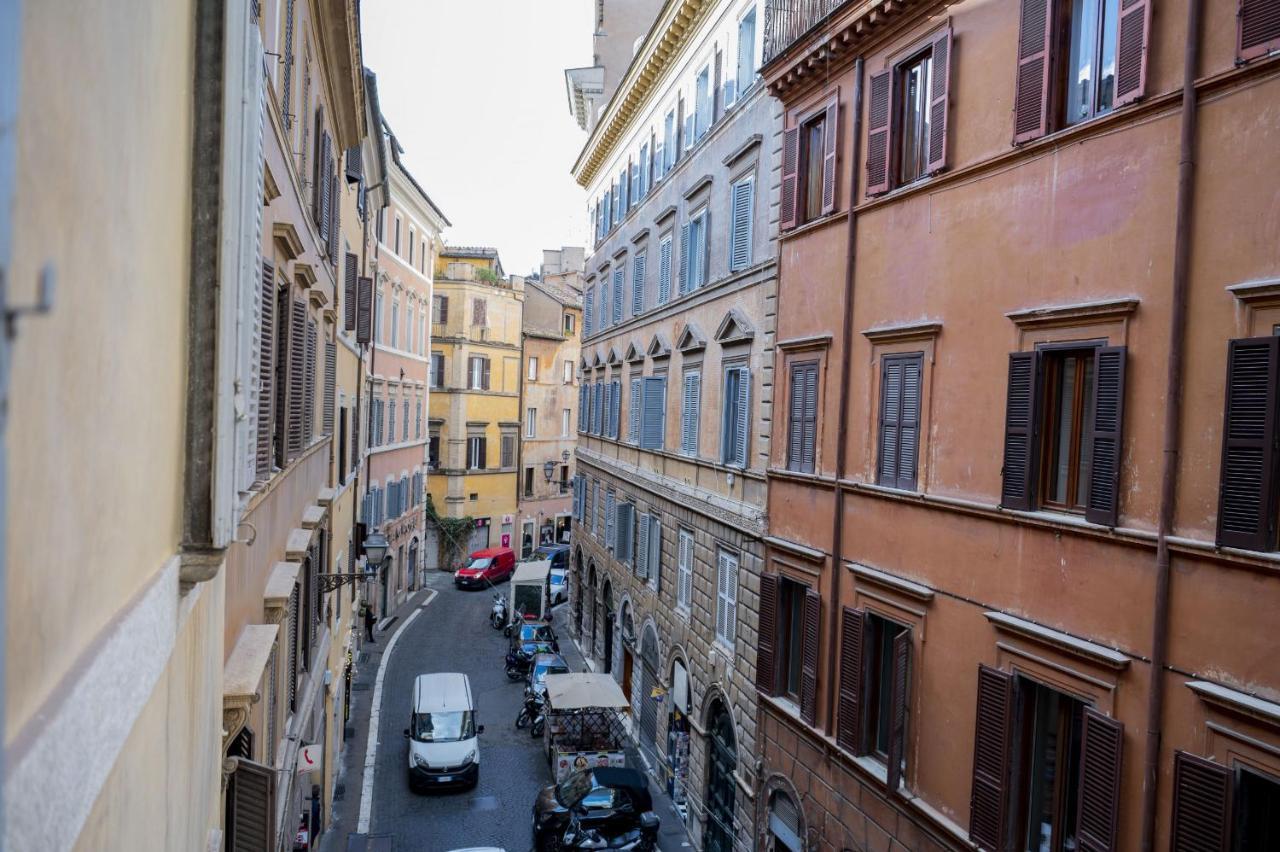 Artsy And Elegant Near Pantheon Apartment Rome