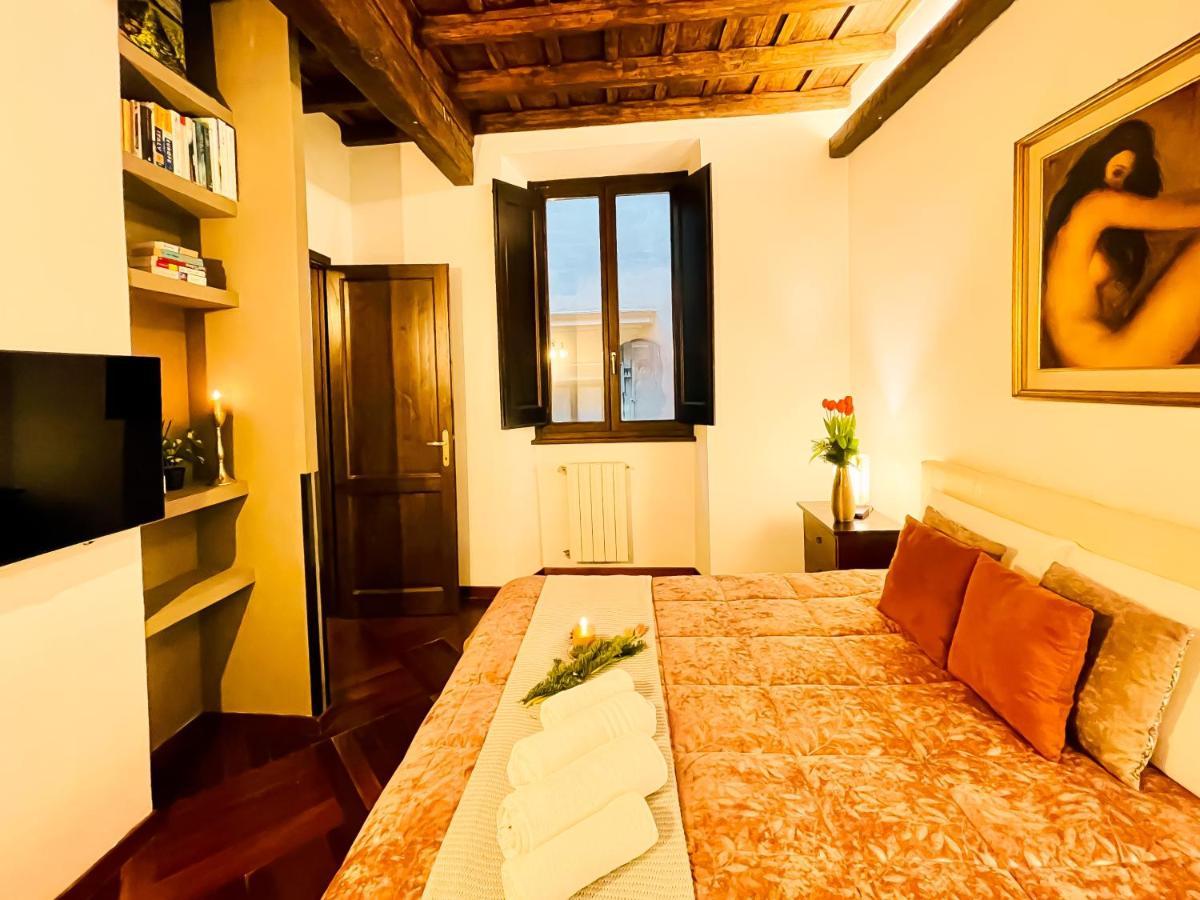 Apartment Trevi Fountain Stylish *