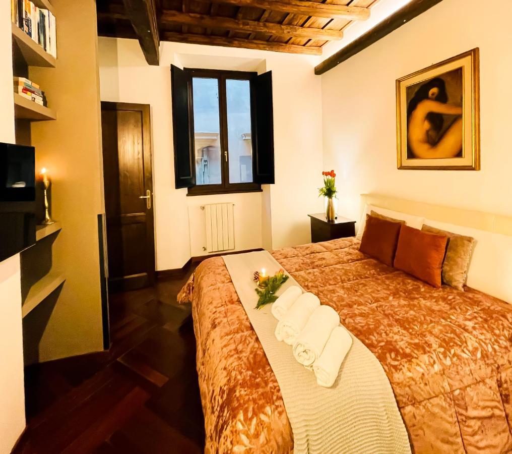 Apartment Trevi Fountain Stylish