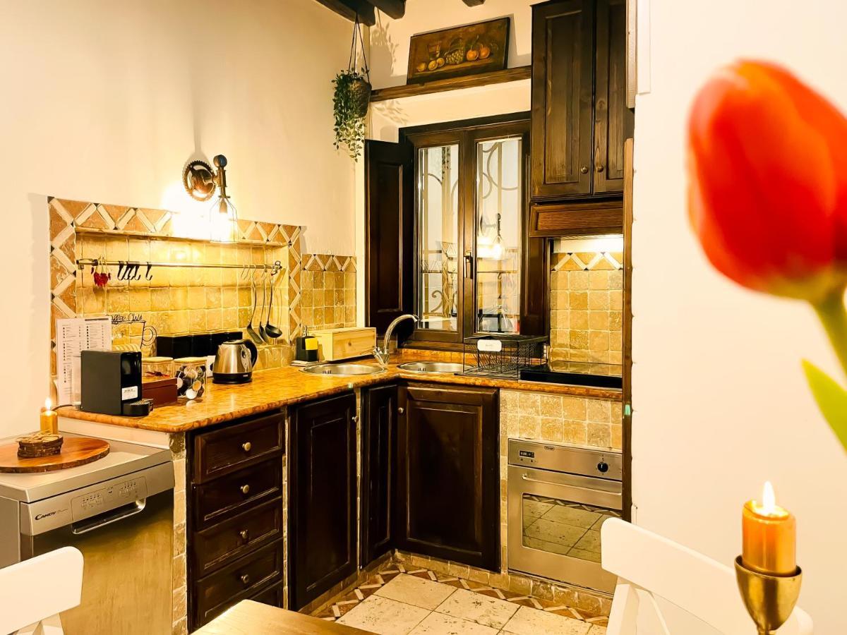 Apartment Trevi Fountain Stylish