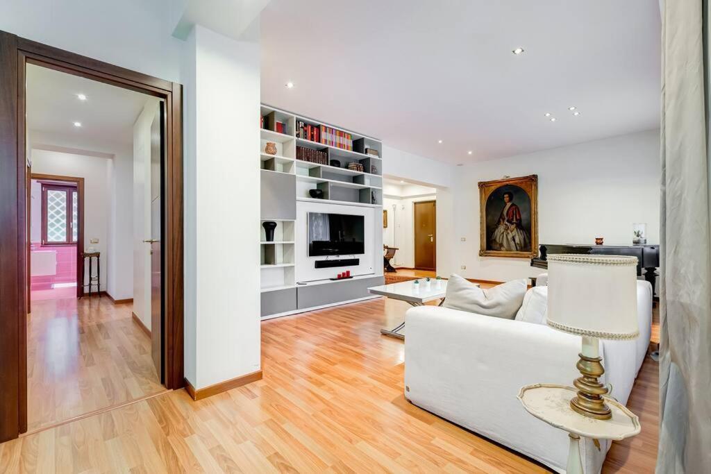 Exclusive In Eur * Rome