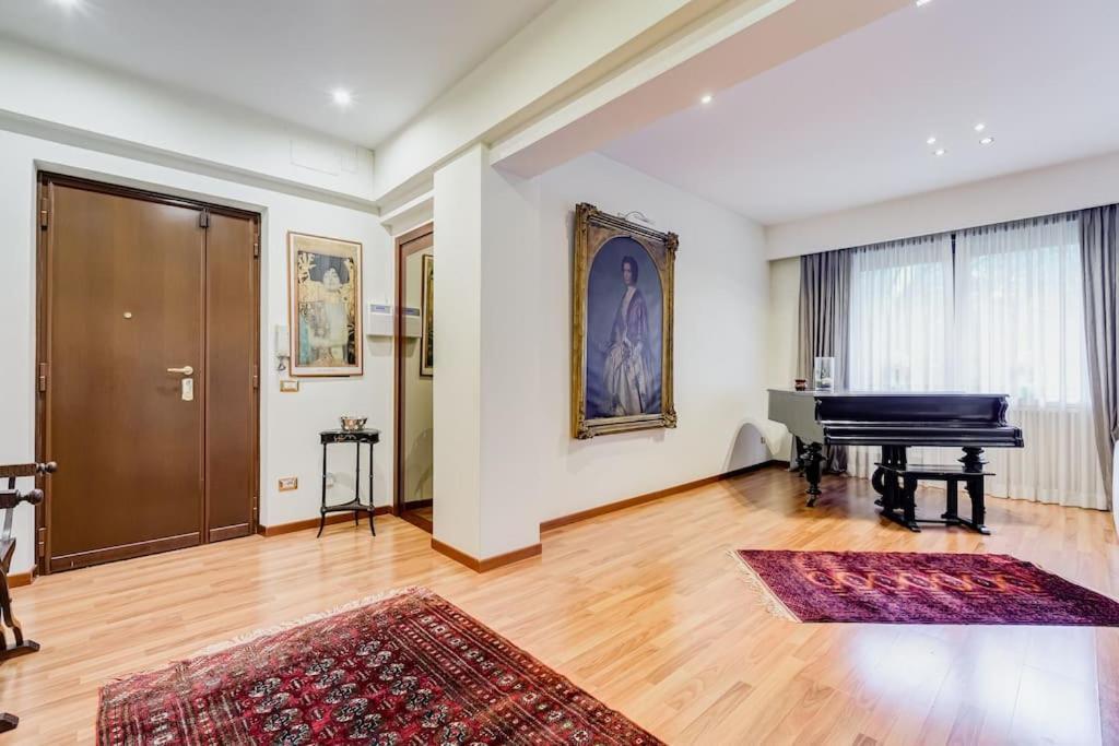 Exclusive In Eur Apartment *