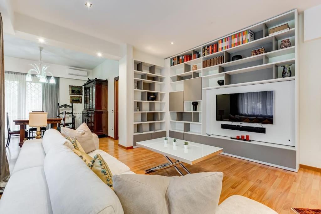 Apartment Exclusive In Eur