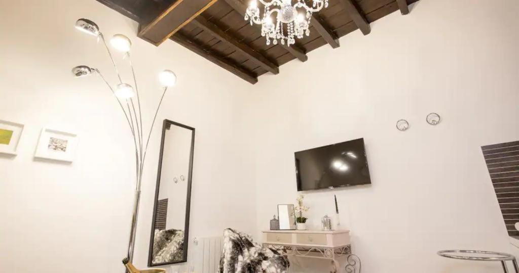 Girolamo's Jacuzzi Place Apartment *