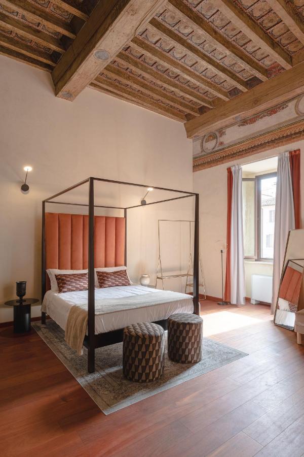 Torre Capranica * Rome