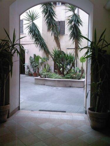 Roma Prince Inn Accommodation Guest house 2*