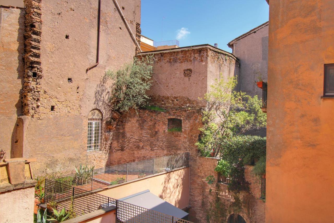 Ciambella Arch For 6 People @largo Argentina Apartment