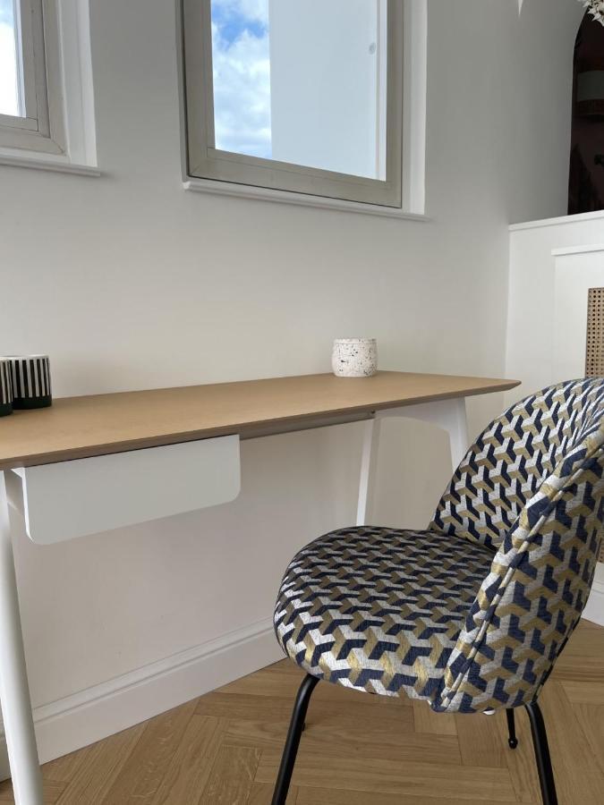 Ultra Stylish Modern Attic Apartment *