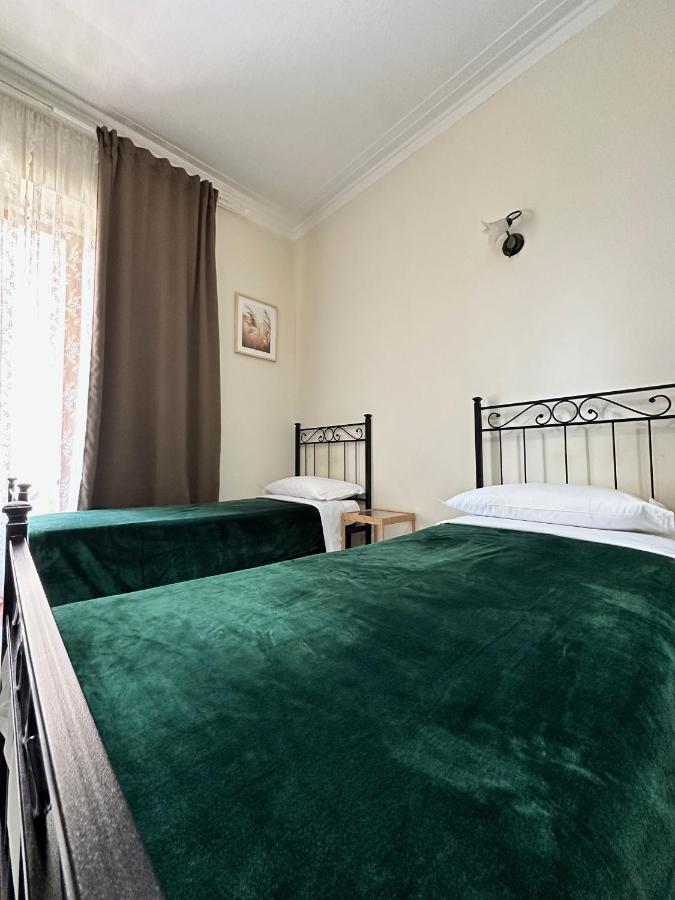 Pardis Hostel