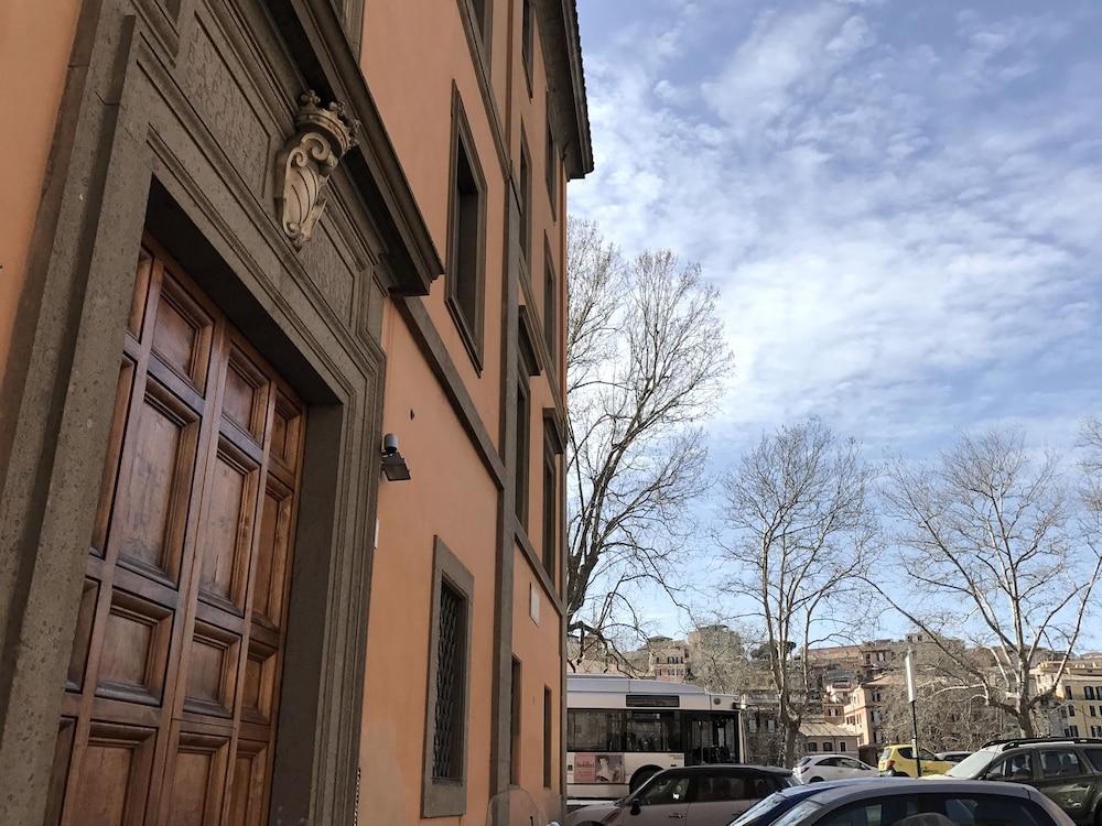 Maison Pellegrino Rome