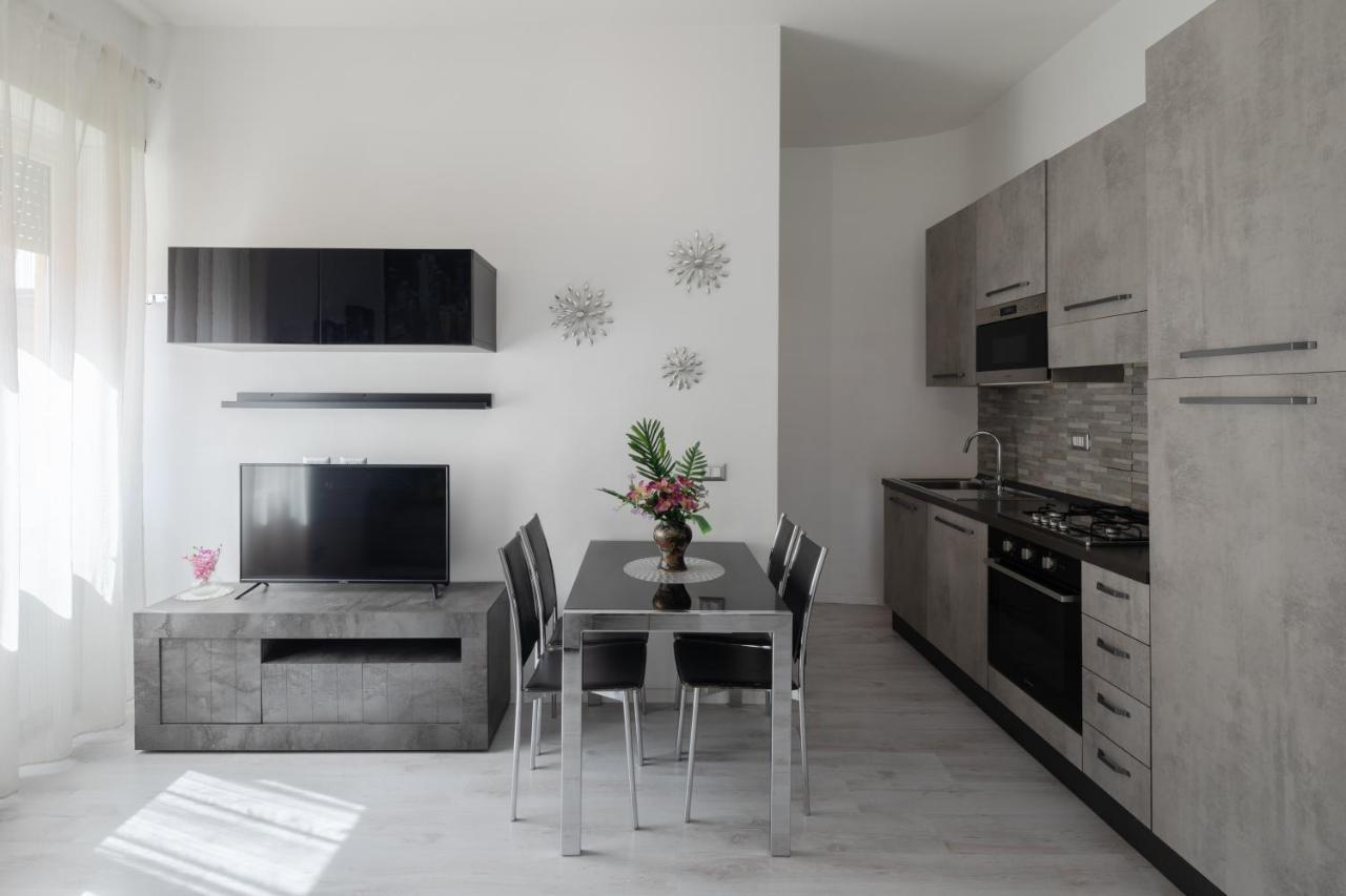Per 4, Metro C Alessandrino, Wi-fi, A/c Apartment
