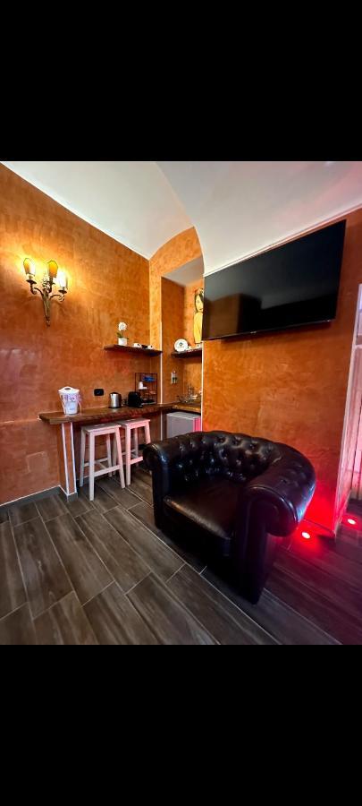 Love hotel Moya Suites *
