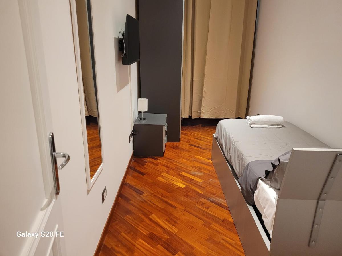 Vatican House 98 * Roma
