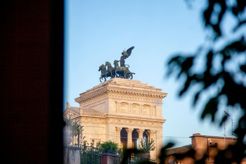 Peaceful In Piazza Venezia's Alleys Apartment Rome