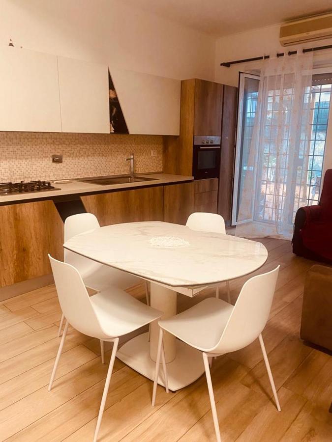 Large Garden Apartment Rome
