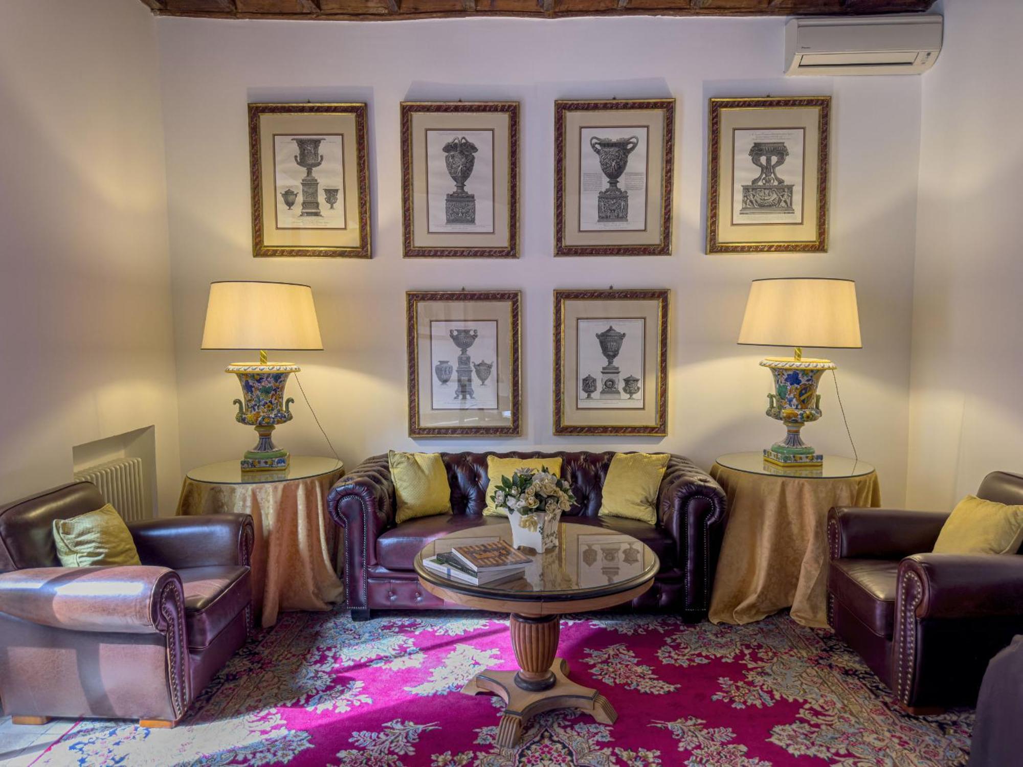 Via Giulia Charming With Balcony Apartment Rome