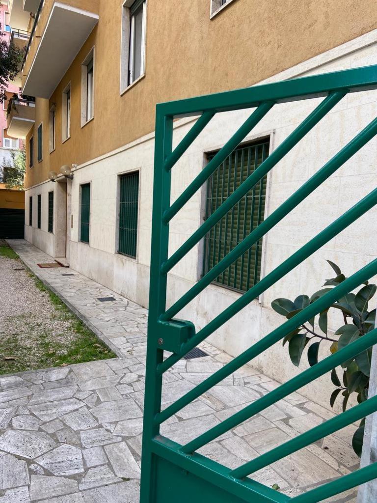 Superior Next Colosseo A/c Wo Fi 3 Bedrooms Apartment