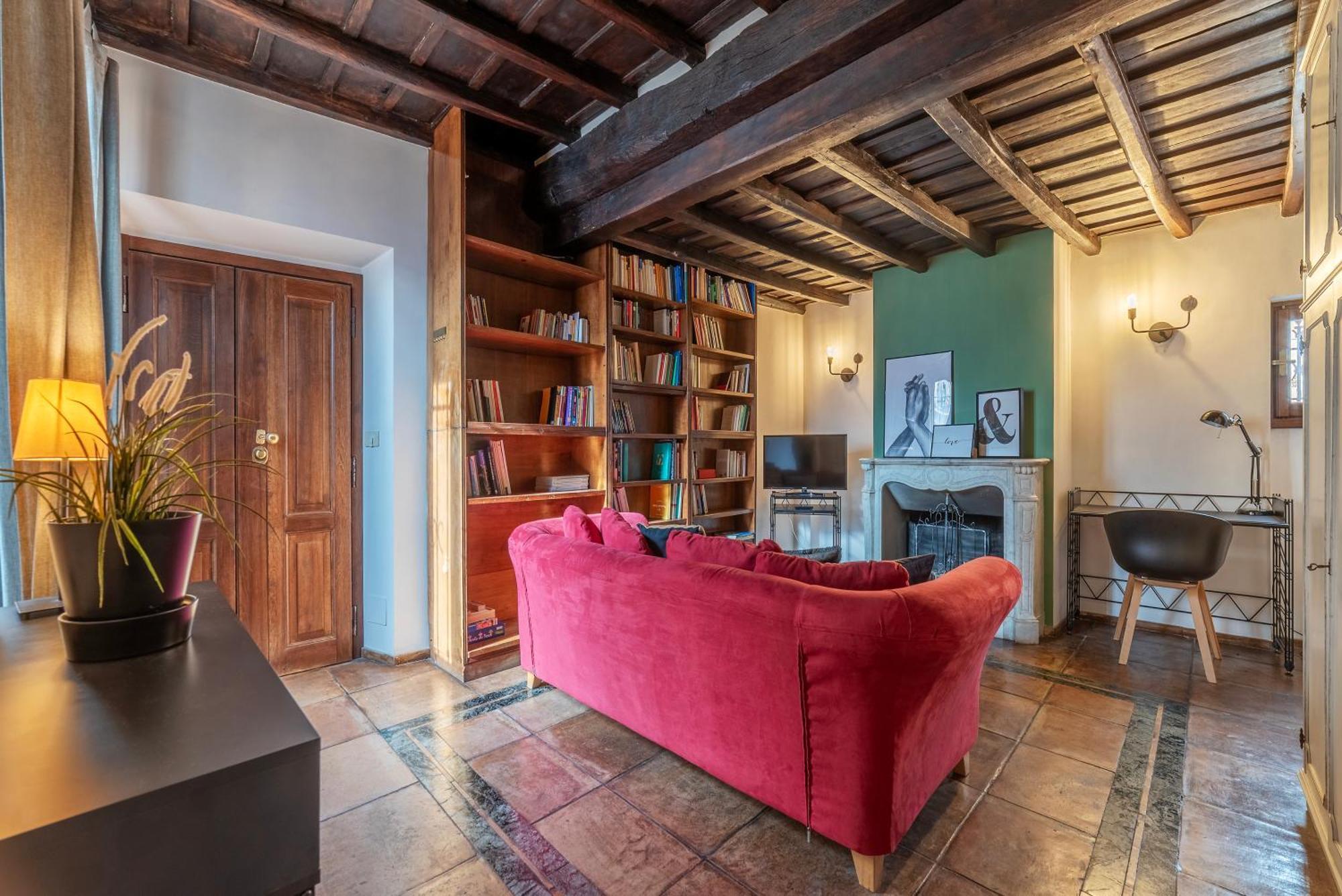 Cozy Trevi Romance Apartment